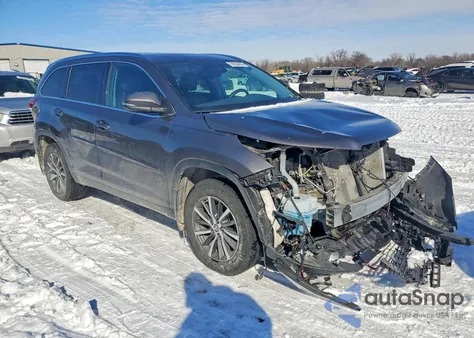 2019 Toyota Highlander Se z USA, uszkodzony, nr VIN 5TDJZRFH4KS594927